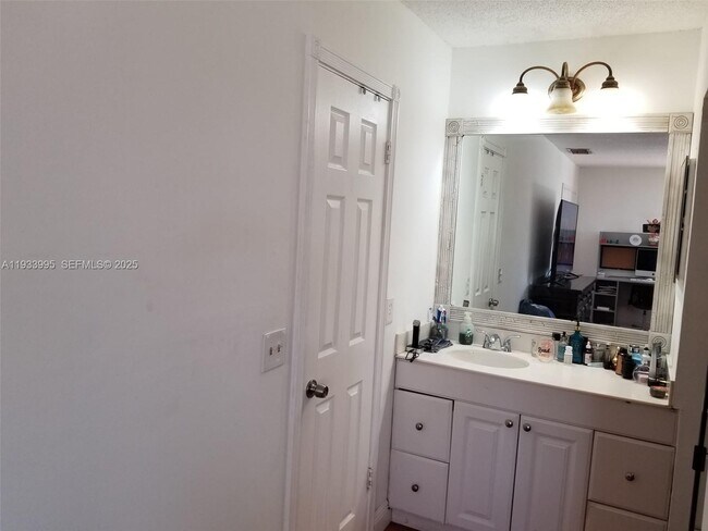 Building Photo - 9535 SW 148th Ave Cir E