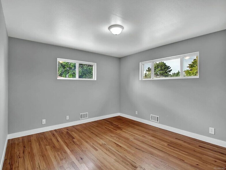 Building Photo - 10870 Carrol Ln