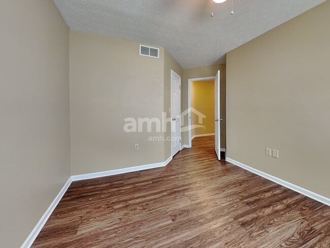 Building Photo - 1415 E Kearney Ln