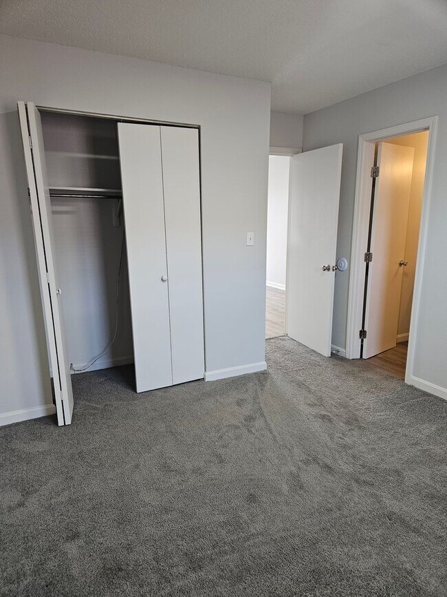 Building Photo - 1 bedroom 1 bathroom