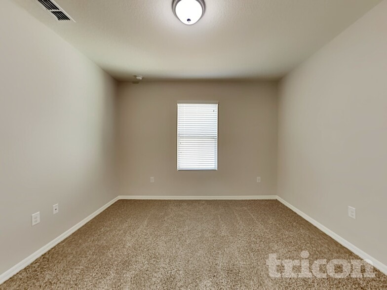 Building Photo - 2449 Valhalla Dr