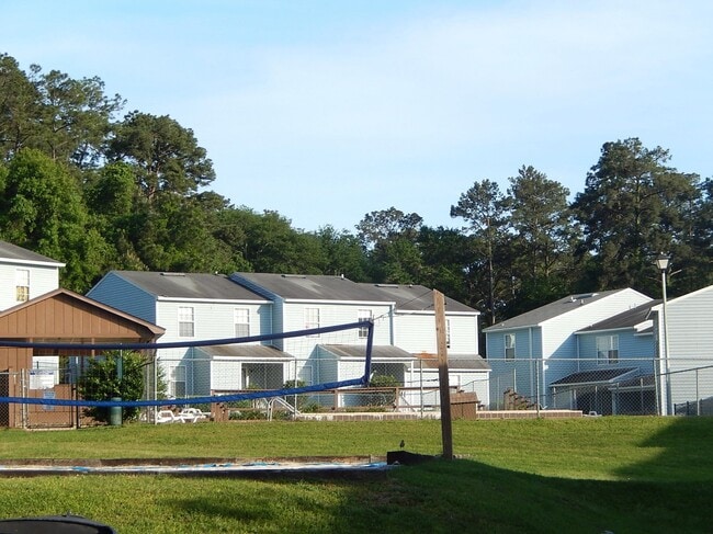 Building Photo - 696 Timberwood Cir E