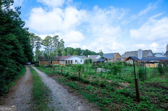 Building Photo - 2765 Collins Hill Rd