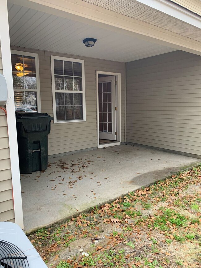 Building Photo - 3Br 3Ba Liberty Hall Townhome
