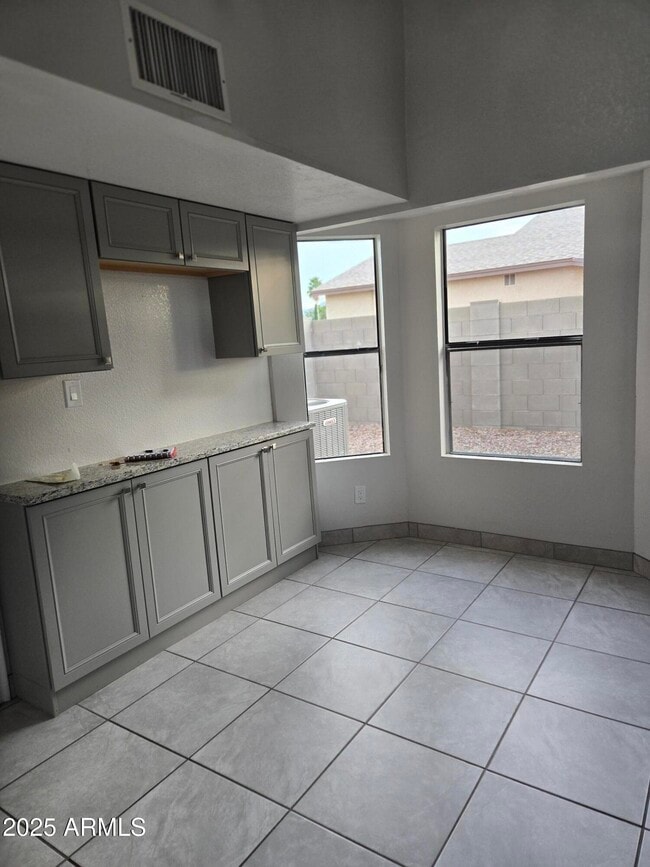 Building Photo - 3282 Ridge Crest St