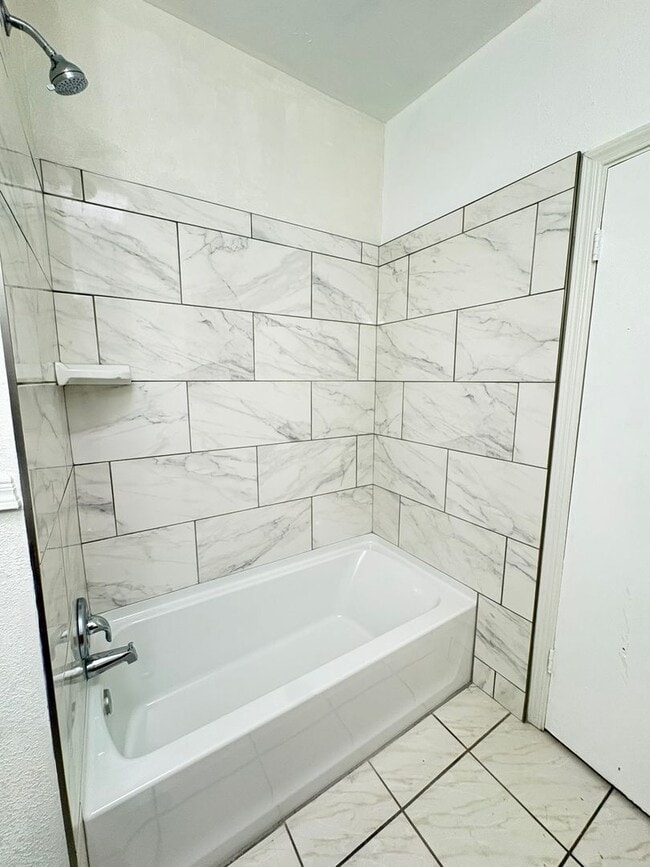 Building Photo - EASTSIDE HOME WITH A SWIMMING POOL