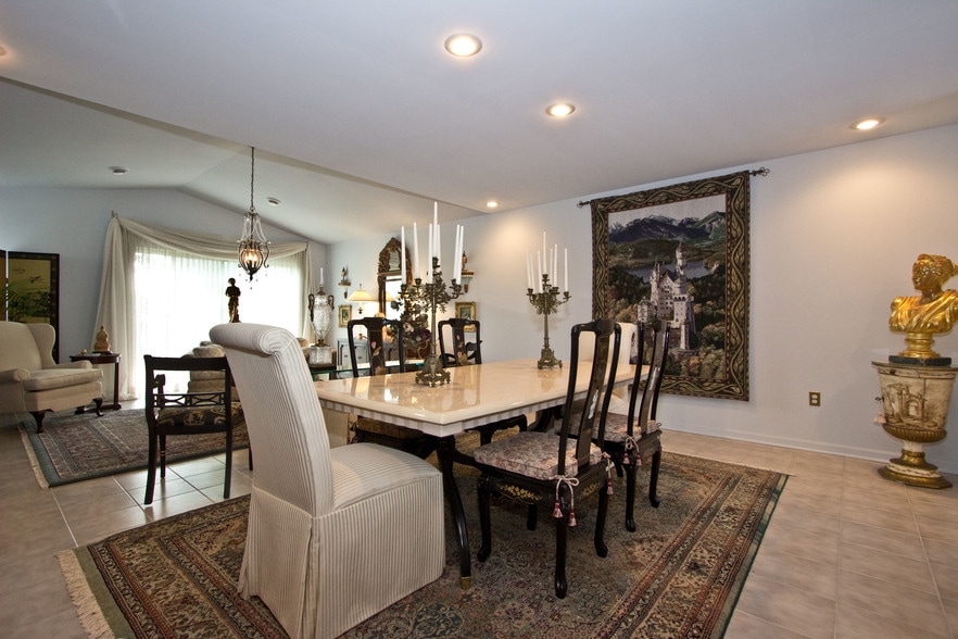 Living/Dining - 500 Edwards Blvd