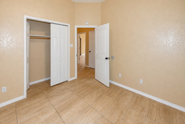 Building Photo - 2308 Woodlands Dr