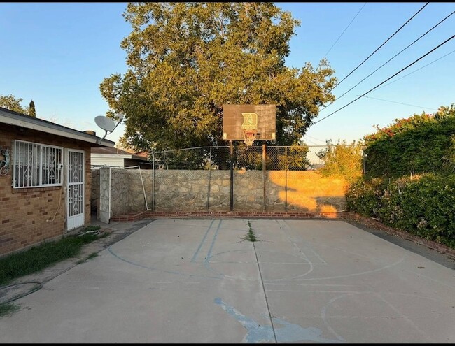 Building Photo - 8208 Dempsey Ave