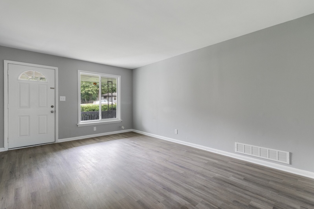 Large window in living room to front yard - 2058 Nettie Ct