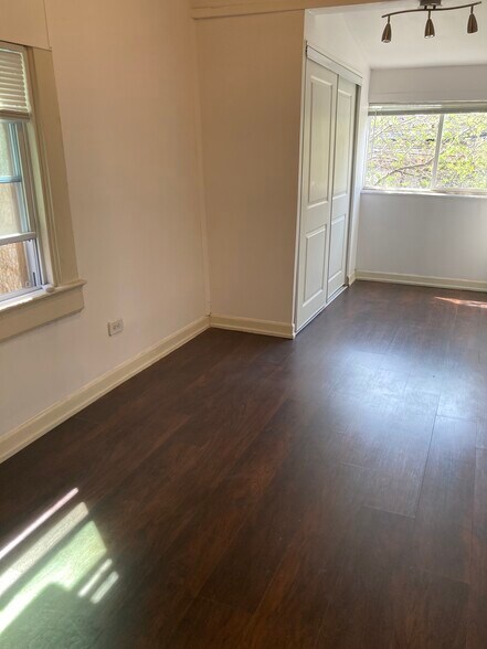 Building Photo - 1424 N North Park Ave