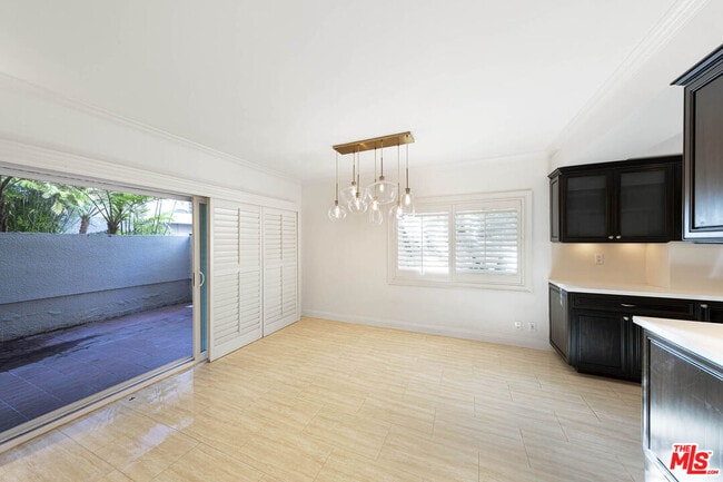 Building Photo - 1131 Alta Loma Rd