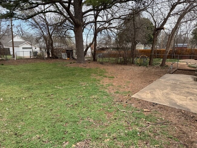 Building Photo - Adorable Rental Property Available in the heart of Guthrie.