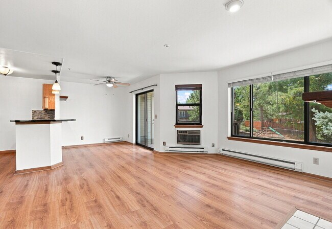 Building Photo - $2,340.95, 2 Bed 2 Bath Condo in Boulder with In Unit Laundry!