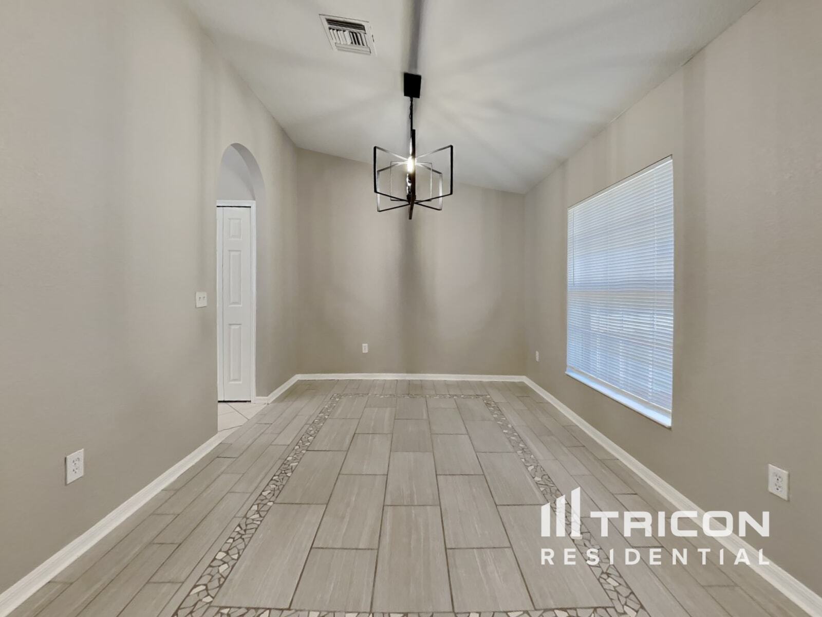 Building Photo - 1054 Valentine St