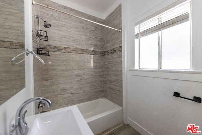 Building Photo - 661 Shatto Pl