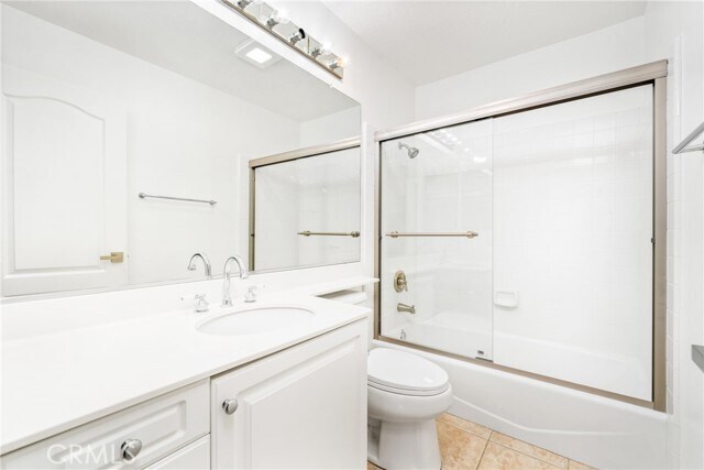 Building Photo - 23 Anjou