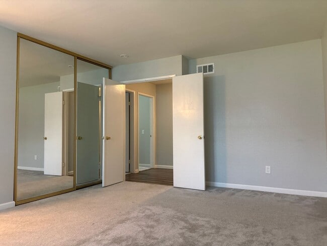 Building Photo - Nice 4 bedroom, 2 bath home