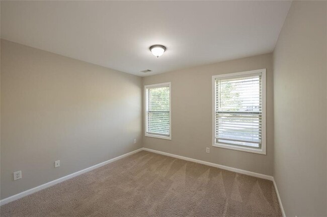 Building Photo - 2707 Silver Hill Terrace SE