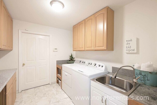 Building Photo - 44 Trish Dr