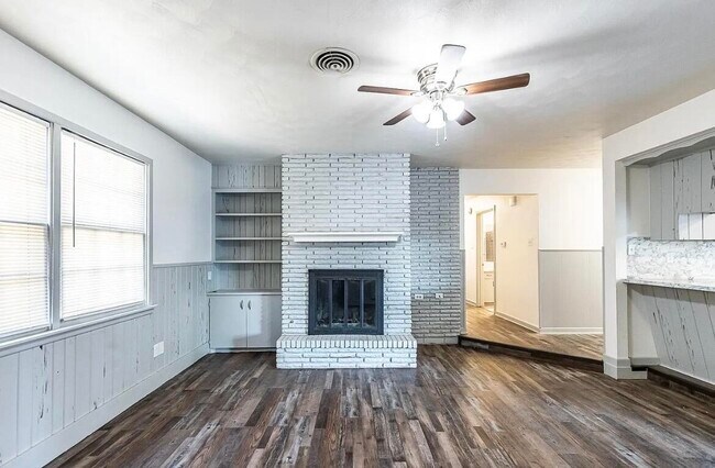 Building Photo - 5426 43rd St