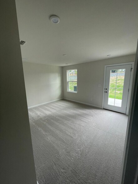 Building Photo - 640 Crudent Rd