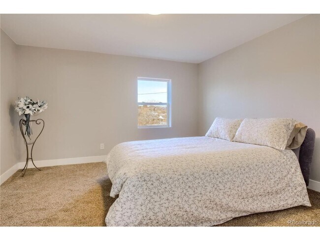 Building Photo - BEAUTIFUL 3bd/2ba Home in Denver, CO! Avai...
