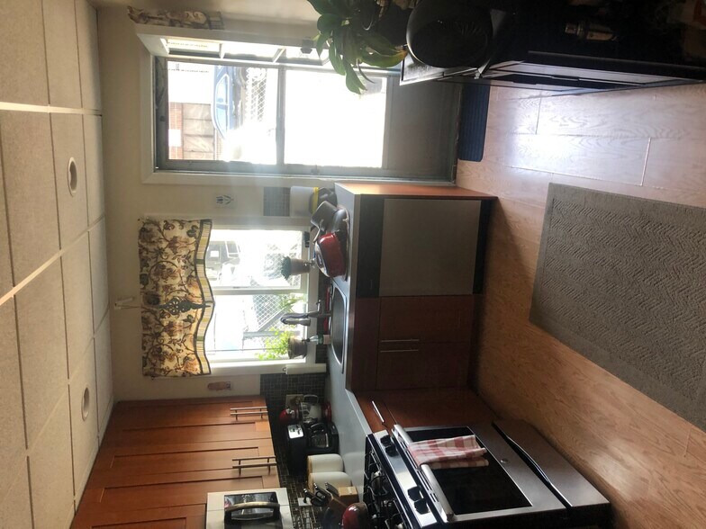 Building Photo - 112 Thurston St