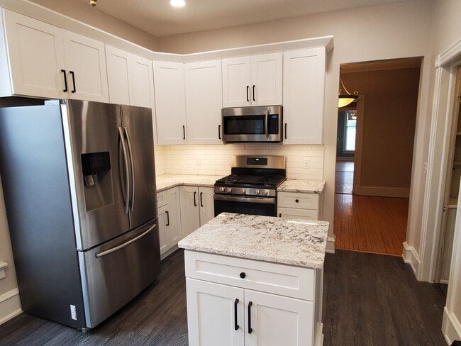 Building Photo - Historic eastside townhome
