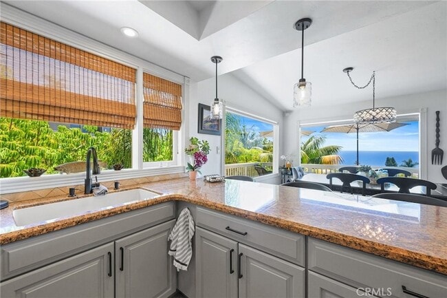 Building Photo - 875 Coast View Dr
