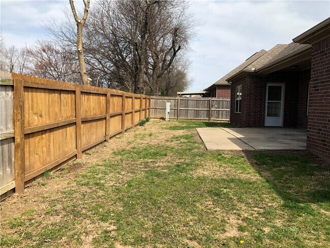 Building Photo - 574 Westford St