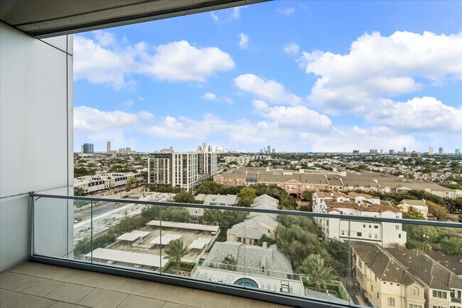 Building Photo - 2727 Kirby Dr