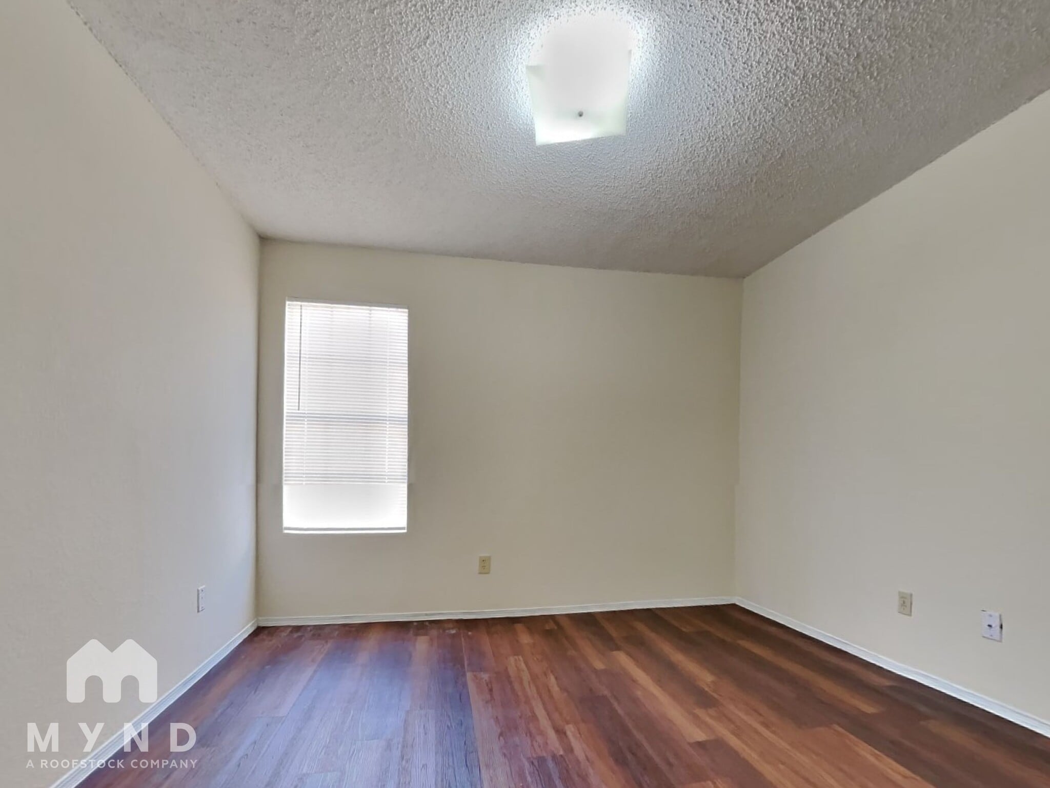 Building Photo - 2214 Creekside Ln