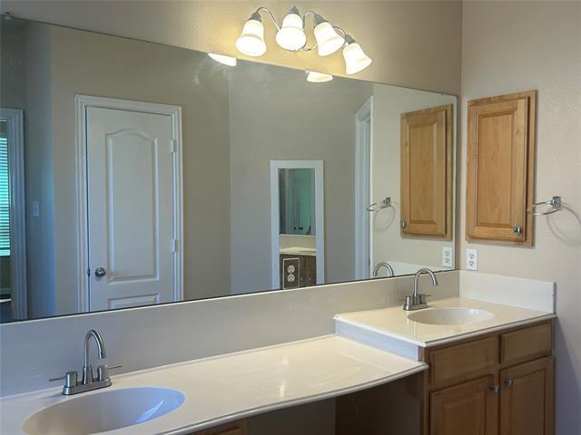 Building Photo - 2809 Blue Heron Dr