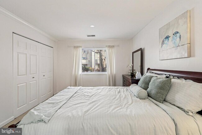 Building Photo - 18202 Chalet Dr