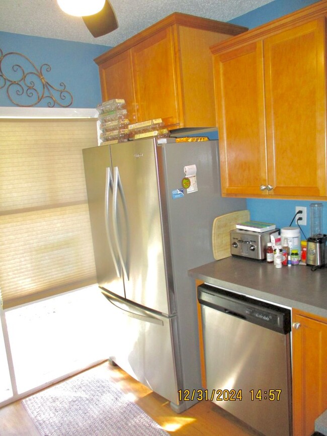 Building Photo - furnished apartment with intracoastal acce...