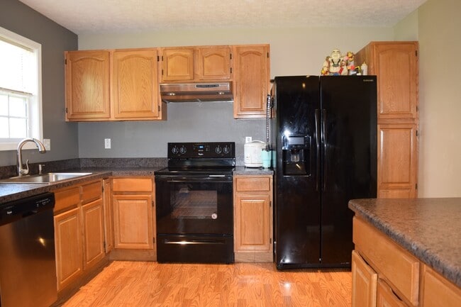 Building Photo - Beautiful 3 Bedroom, 2 Bathroom Home On Mi...