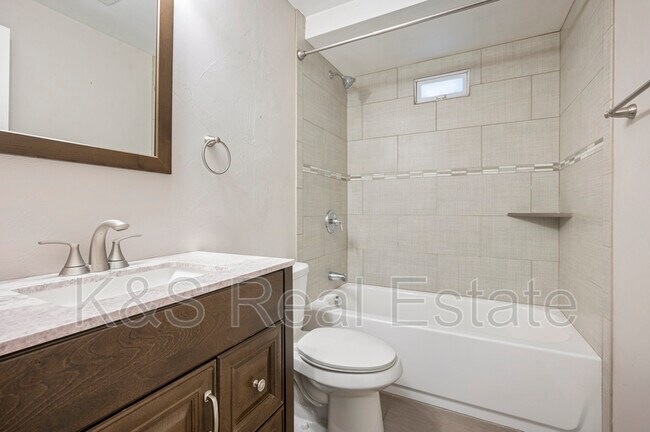 Building Photo - 29 Coulter St