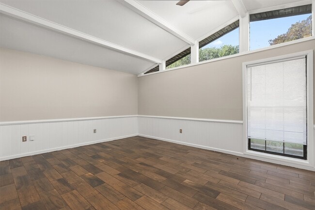 Building Photo - 2021 14th Ave N