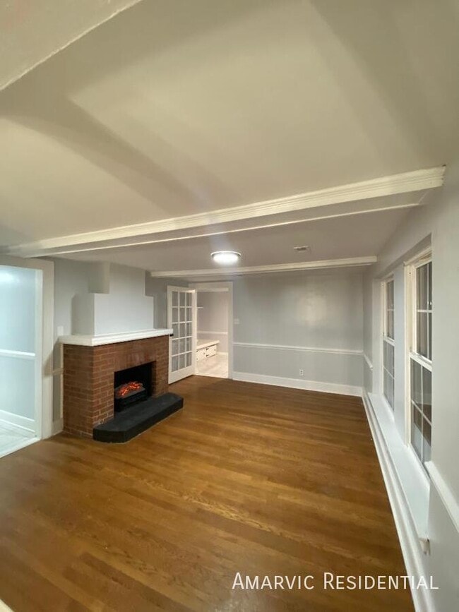 Building Photo - 415 Singletary St SE