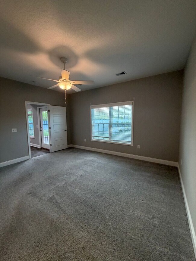 Building Photo - 158 The Villas Wy