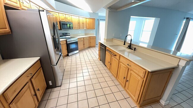 Building Photo - For Rent: A dazzling 5-bedroom, 3-bathroom...