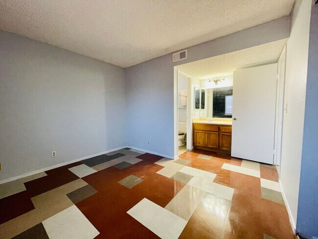 Building Photo - 3716 Snorkel Cir