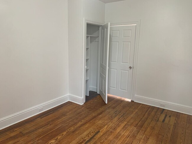 Building Photo - 3 Bedrooms on the Avenues York City