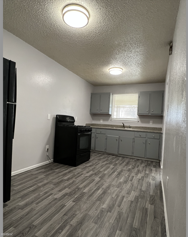 Building Photo - 2 br, 1 bath Duplex - 2510 Seminole St Dup...
