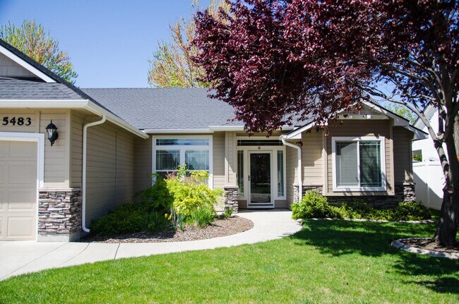 Building Photo - 5483 N Black Sand Ave