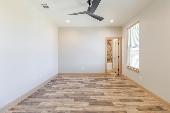 Building Photo - 303 Bob's Trail