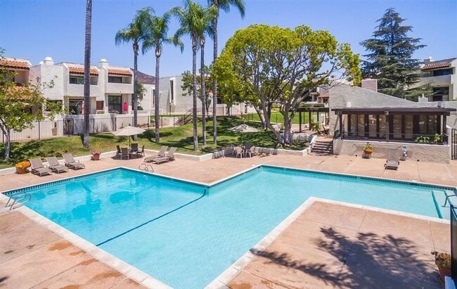 Building Photo - Great townhome in Del Cerro!