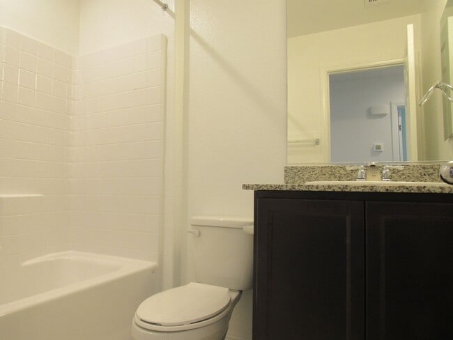 Building Photo - 3 Bedroom Townhome located near Nellis Base!