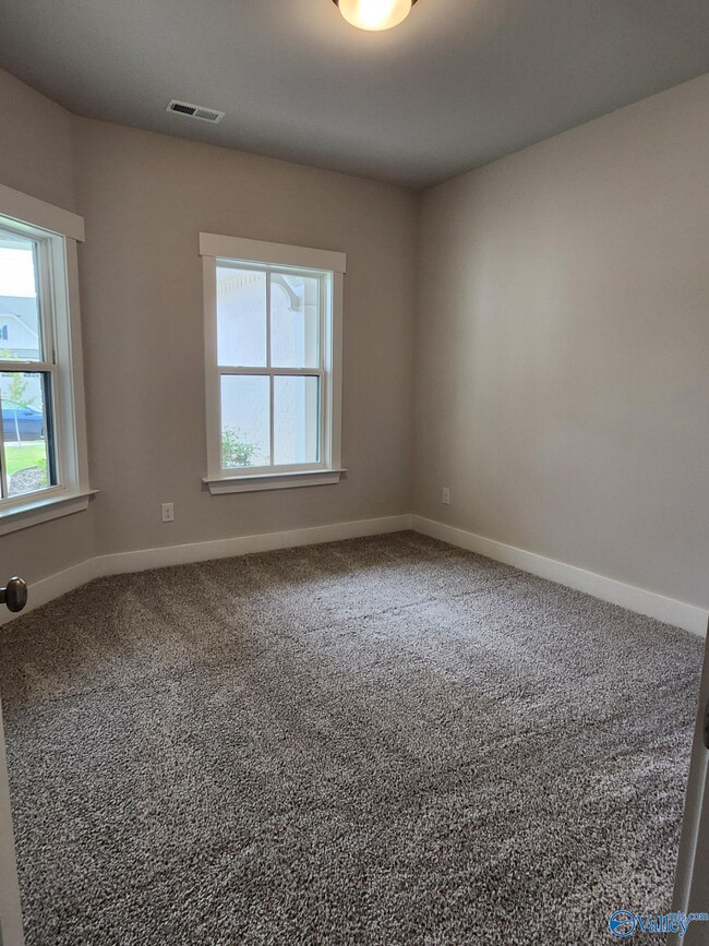 Building Photo - 137 Rugby Dr